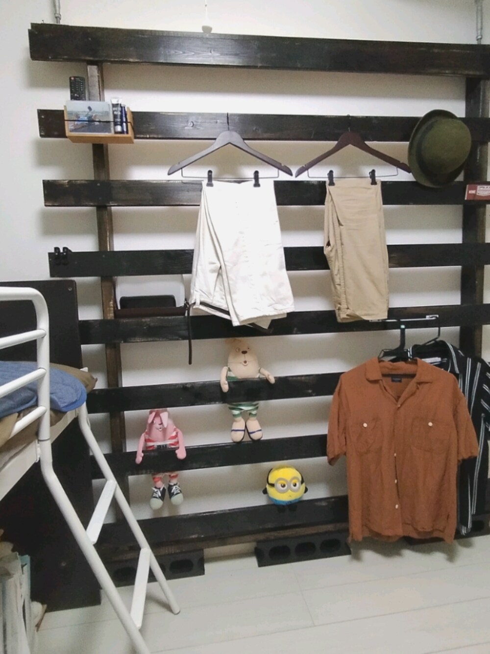「GUのアイテム（デニムパンツ、ホワイト系）」を使った、ちょぬちゃそさん（メンズ・173cm）の秋コーディネートの1枚目の写真