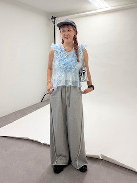 「w closet（ダブルクローゼット）の【レース素材が新登場！無地/チェック柄】フリフリノースリブラウス（シャツ/ブラウス、ブルー系）」を使った、あみこさん（レディース・156cm）の夏コーディネート