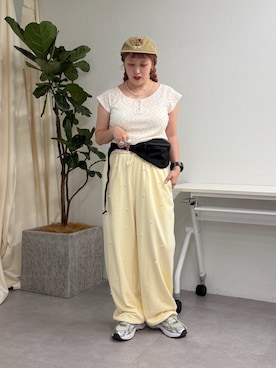 「w closet（ダブルクローゼット）のパールスウェットパンツ（その他パンツ、イエロー系）」を使った、あみこさん（レディース・156cm）の夏コーディネート