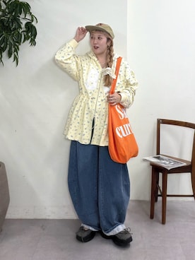 「w closet（ダブルクローゼット）の小花柄スウェットミニワンピース（Tシャツ/カットソー、ホワイト系）」を使った、あみこさん（レディース・156cm）の秋コーディネート