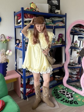 「w closet（ダブルクローゼット）の【Am企画】半袖ふりふりミニワンピース（シャツ/ブラウス、イエロー系）」を使った、あみこさん（レディース・156cm）の春コーディネート