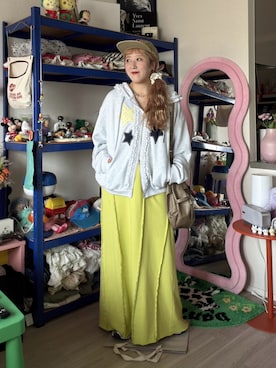 「w closet（ダブルクローゼット）の星柄パッチワークパーカー（パーカー、ホワイト系）」を使った、あみこさん（レディース・156cm）の秋コーディネート