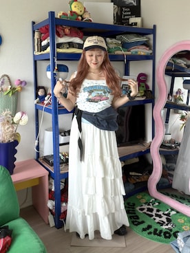 「w closet（ダブルクローゼット）の【Am企画】ロゴプリントレースキャミソール（Tシャツ/カットソー、ホワイト系）」を使った、あみこさん（レディース・156cm）の春コーディネート