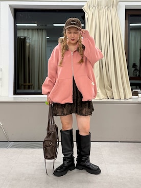 「w closet（ダブルクローゼット）のフェイクファーフードパーカー（パーカー、ピンク系）」を使った、あみこさん（レディース・156cm）の秋コーディネート