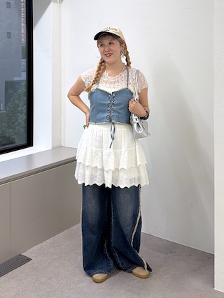 「w closet(ダブルクローゼット)のフリンジバギーデニムパンツ(デニムパンツ)」を使った、あみこさん(レディース・156cm)の春コーディネート