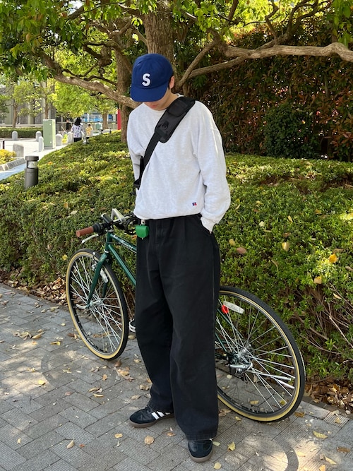 Z(ゼット) さんのデニムパンツ「【XS~Lサイズ】【ユニセックス】タックワイドデニムパンツ(kutir|クティール)」を使ったコーディネート