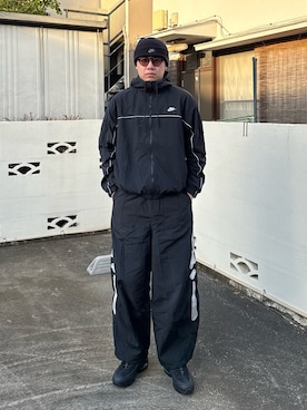 「NIKE（ナイキ）のナイキ クラブ メンズ フーデッド ジャケット / Nike Club Men's Hooded Jacket HJ2013-010 Black（ナイロンジャケット、ブラック系）」を使った、Z(ゼット) さん（メンズ・182cm）の春コーディネート