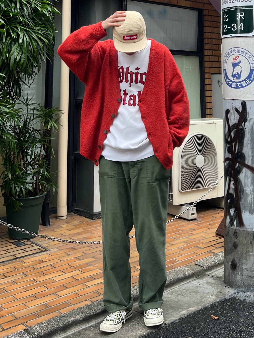 「大人コーデ、きれいめカジュアル、カジュアルコーデ、お洒落さんとつながりたい、いいね、save、フォローお願いします🤑、冬コーデ、春色、スニーカー、Coming soon…、カーゴパンツ、ミリタリー、カーディガン、スウェット、キャップ、メンズコーデ」｜「Supreme のアイテム（キャップ、ベージュ系）」を使った、Z(ゼット) さん（メンズ・182cm）の冬コーディネートの1枚目の写真