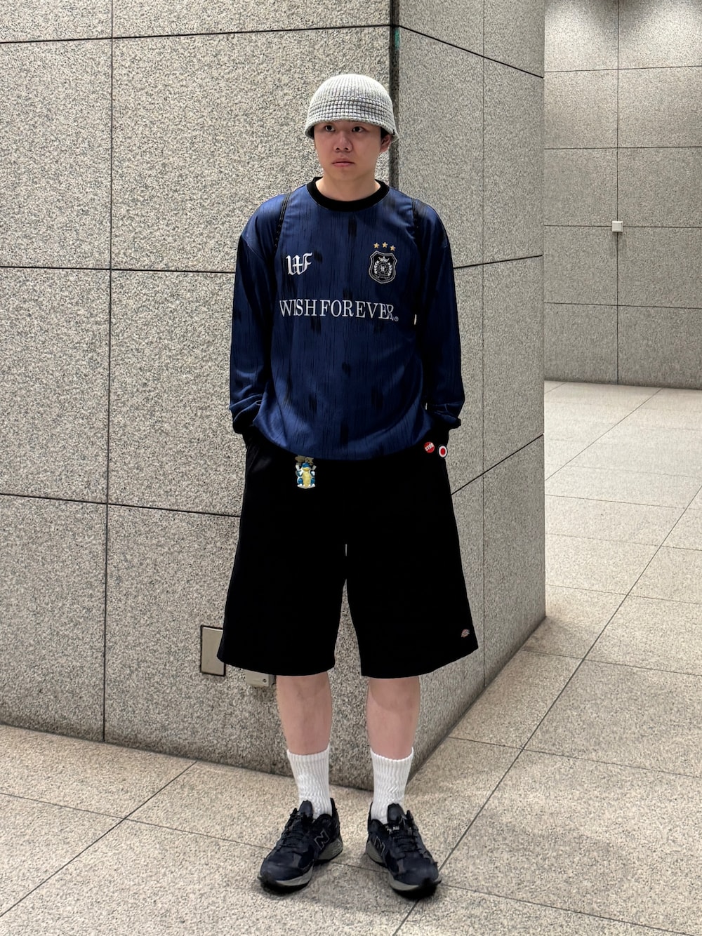 「やっぱり帽子が好き、カジュアル、ロンT、ストリート、古着MIX、バケットハット、ハーフパンツ、夏コーデ、休日コーデ、初夏コーデ、ゲームシャツ、いいね、save、フォローお願いします🤑、旅行コーデ、ショートパンツ、ootd」｜「WISH FOR EVERのDRAWCODE CREWNECK GAME SHIRT/ドローコードクルーネックゲームシャツ（Tシャツ/カットソー、ブルー系）」を使った、Z(ゼット) さん（メンズ・182cm）の春コーディネートの1枚目の写真