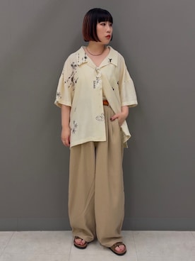 「KBF（ケイビーエフ）のリネンミックスWIDEコクーンパンツ（その他パンツ、ベージュ系）」を使った、まこぴさん（レディース・161cm）の夏コーディネート
