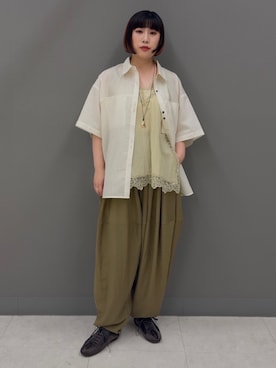 「KBF（ケイビーエフ）のWIDEレッグシアーイージーパンツ（その他パンツ、グリーン系）」を使った、まこぴさん（レディース・161cm）の夏コーディネート