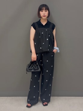 「KBF（ケイビーエフ）のスクエアトゥリボンコンビサンダル（サンダル、ブラック系）」を使った、まこぴさん（レディース・161cm）の夏コーディネート