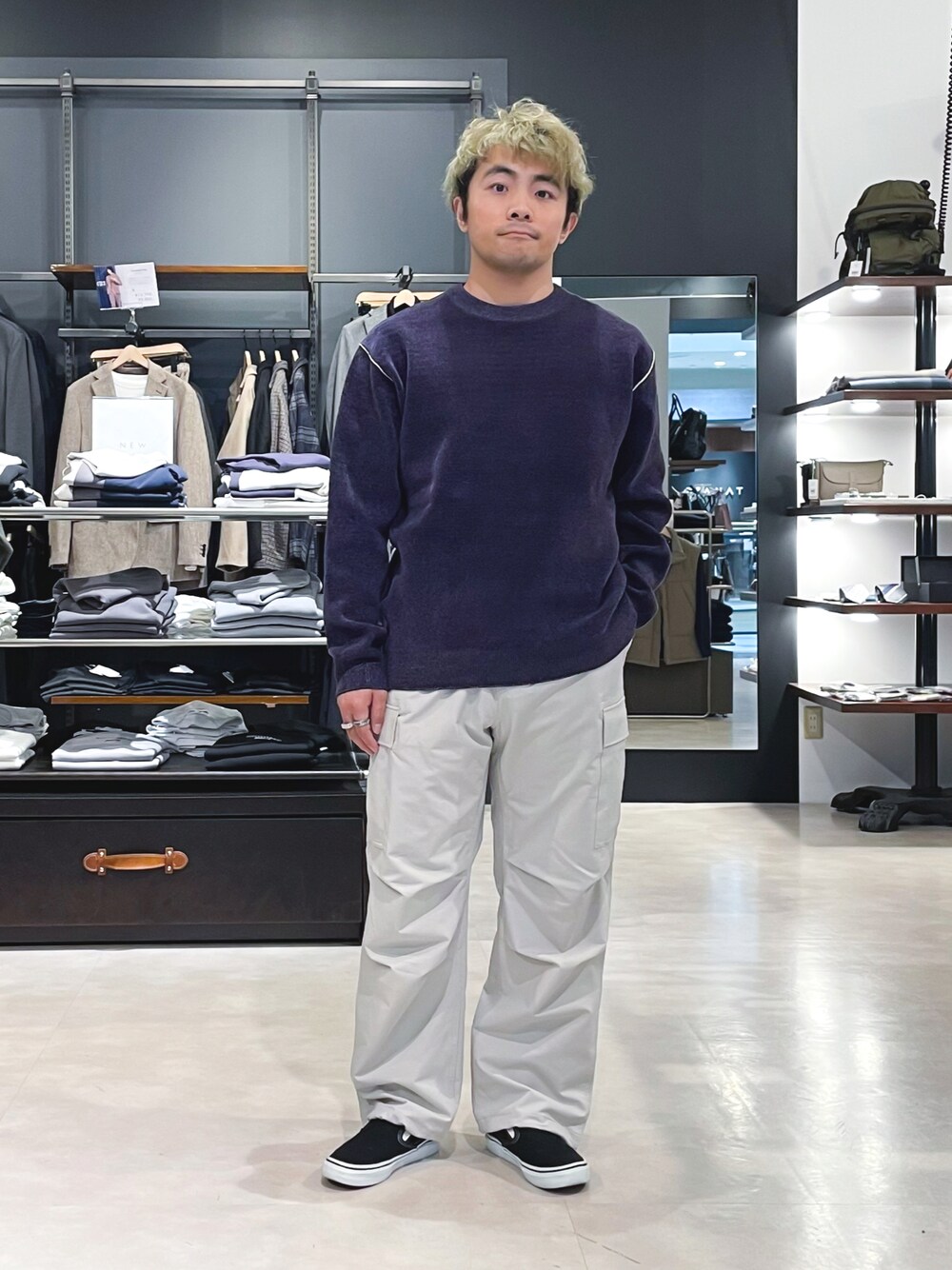 「ootd、今日のコーデ、秋冬コーデ、ビッグシルエット、カジュアル、ニット、パープル、カーゴパンツ、白パンツ、おしゃれさんと繋がりたい、お洒落さんとつながりたい、いいね、save、フォローお願いします🤑、THE SHOP TK」｜「THE SHOP TK のモールニット【近藤千尋さん × ジャンポケ太田さん着用】/ハグするニットシリーズ（ニット/セーター、パープル系）」を使った、KAIさん（メンズ・163cm）の秋コーディネートの1枚目の写真