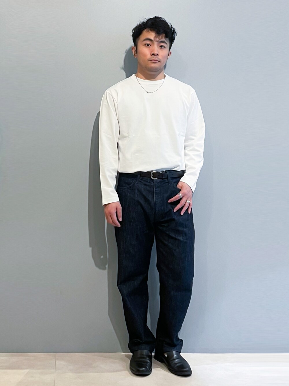 「きれいめカジュアル、シンプルコーデ、シンプルスタイル、白Tシャツ、ロンT、デニム、デニムパンツ、オトナカジュアル、大人カジュアル、おしゃれさんと繋がりたい、いいね、save、フォローお願いします🤑、THESHOPTK」｜「THE SHOP TK の【洗濯してもヘタレにくい】ロングスリーブジャケットTシャツ（Tシャツ/カットソー、ホワイト系）」を使った、KAIさん（メンズ・163cm）の春コーディネートの1枚目の写真