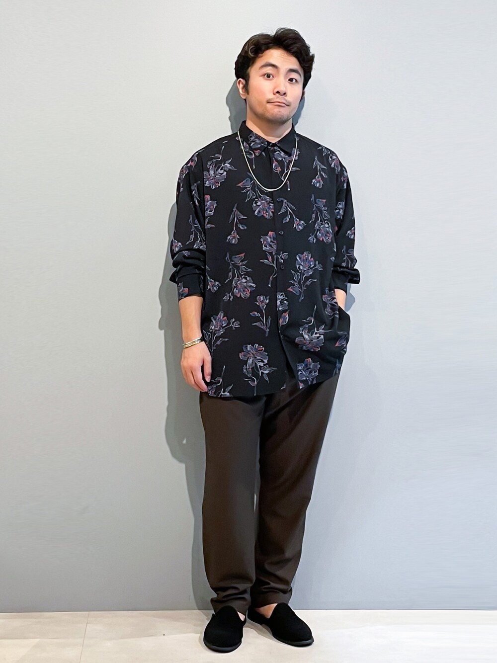 「秋服まるっと大公開、秋コーデ、柄シャツ、オーバーサイズ、ビッグシルエット、シャツスタイル、シルバーアクセサリー、カジュアル、低身長コーデ、おしゃれさんと繋がりたい、いいね、save、フォローお願いします🤑、THE SHOP TK」｜「THE SHOP TK のステンレスヴェネチアンチェーンネックレス（ネックレス、シルバー系）」を使った、KAIさん（メンズ・163cm）の秋コーディネートの1枚目の写真