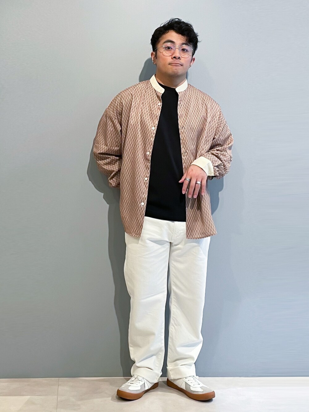 「大人カジュアル、オトナカジュアル、カジュアルコーデ、春コーデ、はるコーデ、シャツ好き集まれ、シャツスタイル、柄シャツ、大人コーデ、おしゃれさんと繋がりたい、いいね、save、フォローお願いします🤑、THESHOPTK」｜「THE SHOP TK の小紋柄クレリックバンドカラーシャツ（シャツ/ブラウス、ベージュ系）」を使った、KAIさん（メンズ・163cm）の春コーディネートの1枚目の写真