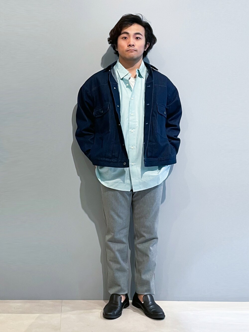 「シンプル、春コーデ、レイヤードスタイル、デニムジャケット、ストライプ、シャツスタイル、カジュアル、おしゃれさんと繋がりたい、いいね、save、フォローお願いします🤑、THESHOPTK、いまどきジャケット写真」｜「THE SHOP TK の12onzビッグシルエットGジャン（デニムジャケット、ブルー系）」を使った、KAIさん（メンズ・163cm）の春コーディネートの1枚目の写真
