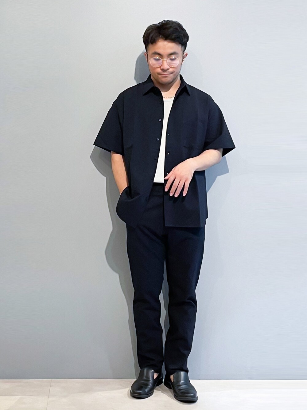 「メガネ男子、アツいコーデ全部見せ、お出かけコーデ、夏コーデ、セットアップ、シャツスタイル、カジュアル、大人カジュアル、おしゃれさんと繋がりたい、いいね、save、フォローお願いします🤑、THESHOPTK」｜「THE SHOP TK の【セットアップ/洗濯機洗い可/軽量/ストレッチ】シアサッカーレギュラーカラーシャツ（シャツ/ブラウス、ブルー系）」を使った、KAIさん（メンズ・163cm）の夏コーディネートの1枚目の写真