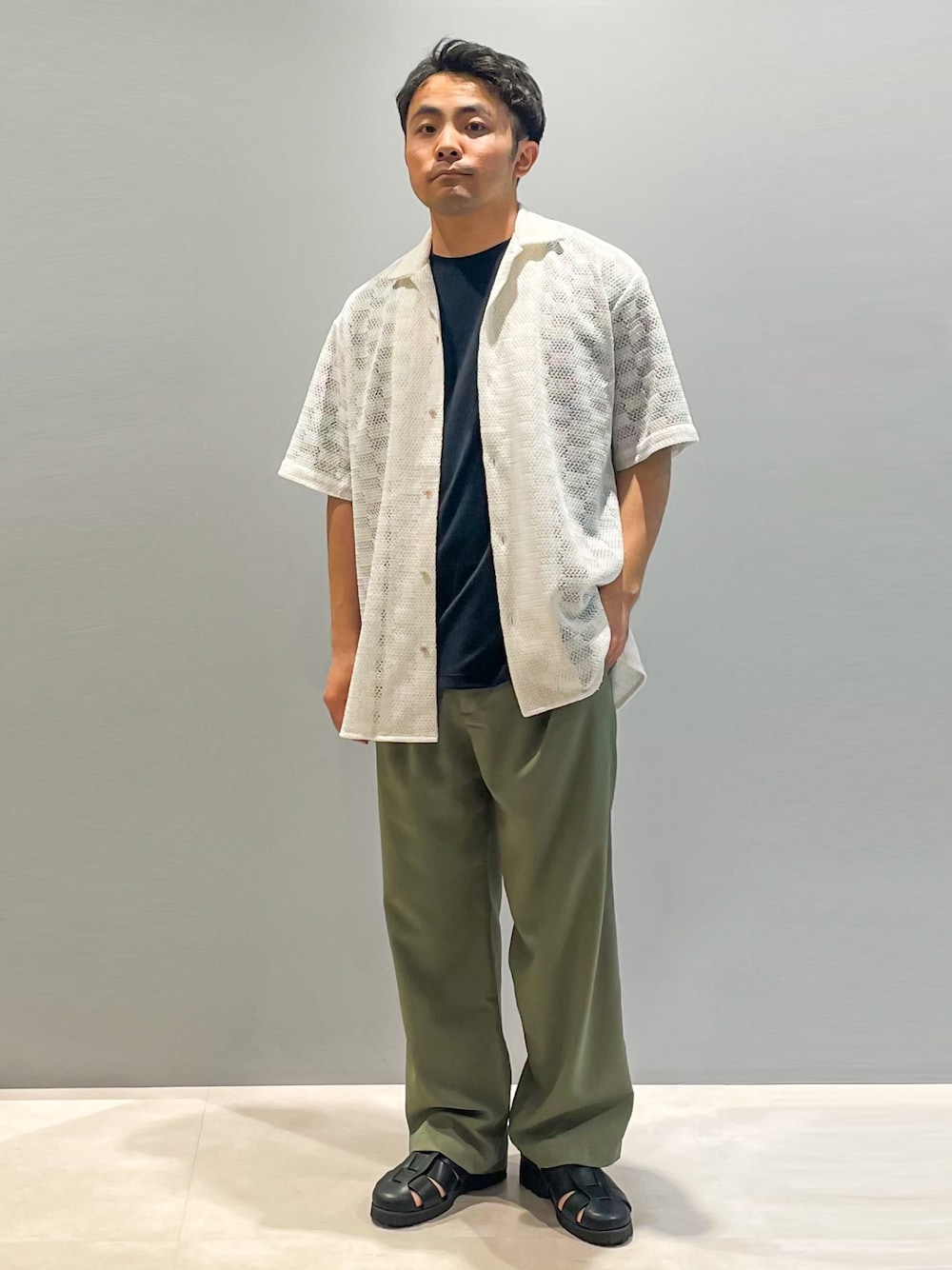 「シャツ好き集まれ、レイヤードスタイル、レース、夏コーデ、カジュアル、大人カジュアル、グルカサンダル、THE SHOP TK」｜「THE SHOP TK の【通気性◎/リラックスシルエット】クラフトレースシャツ（シャツ/ブラウス、ホワイト系）」を使った、KAIさん（メンズ・163cm）の春コーディネートの1枚目の写真
