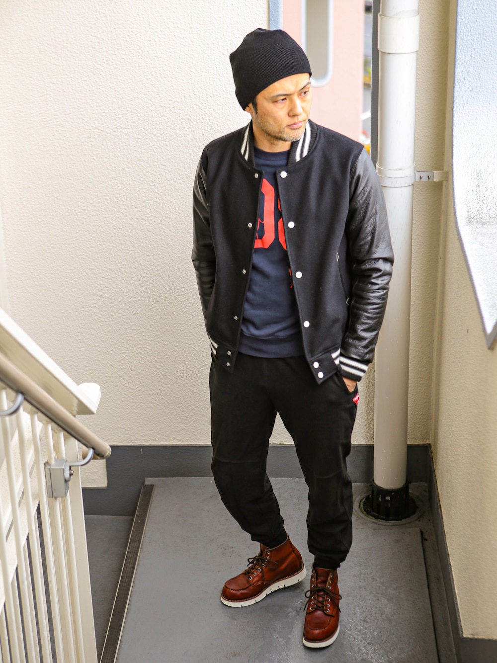 スタジャンを使った「レッドウィング」の人気ファッション