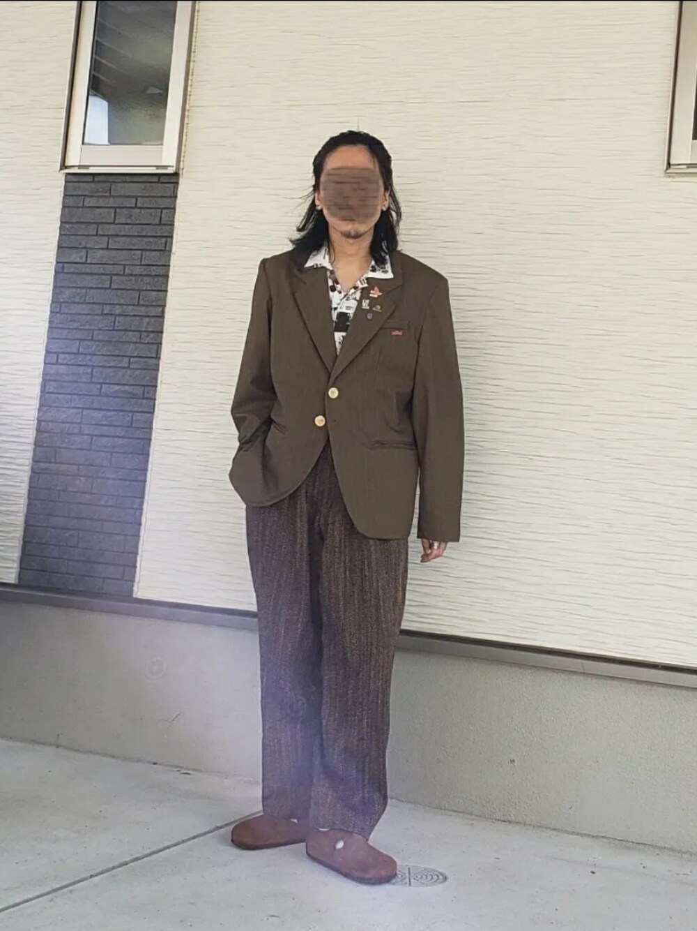 jerkybobさんの「PERSON GRAPHIC SHIRT/パーソングラフィックシャツ（AZUL by moussy）」を使ったコーディネートの1枚目の写真