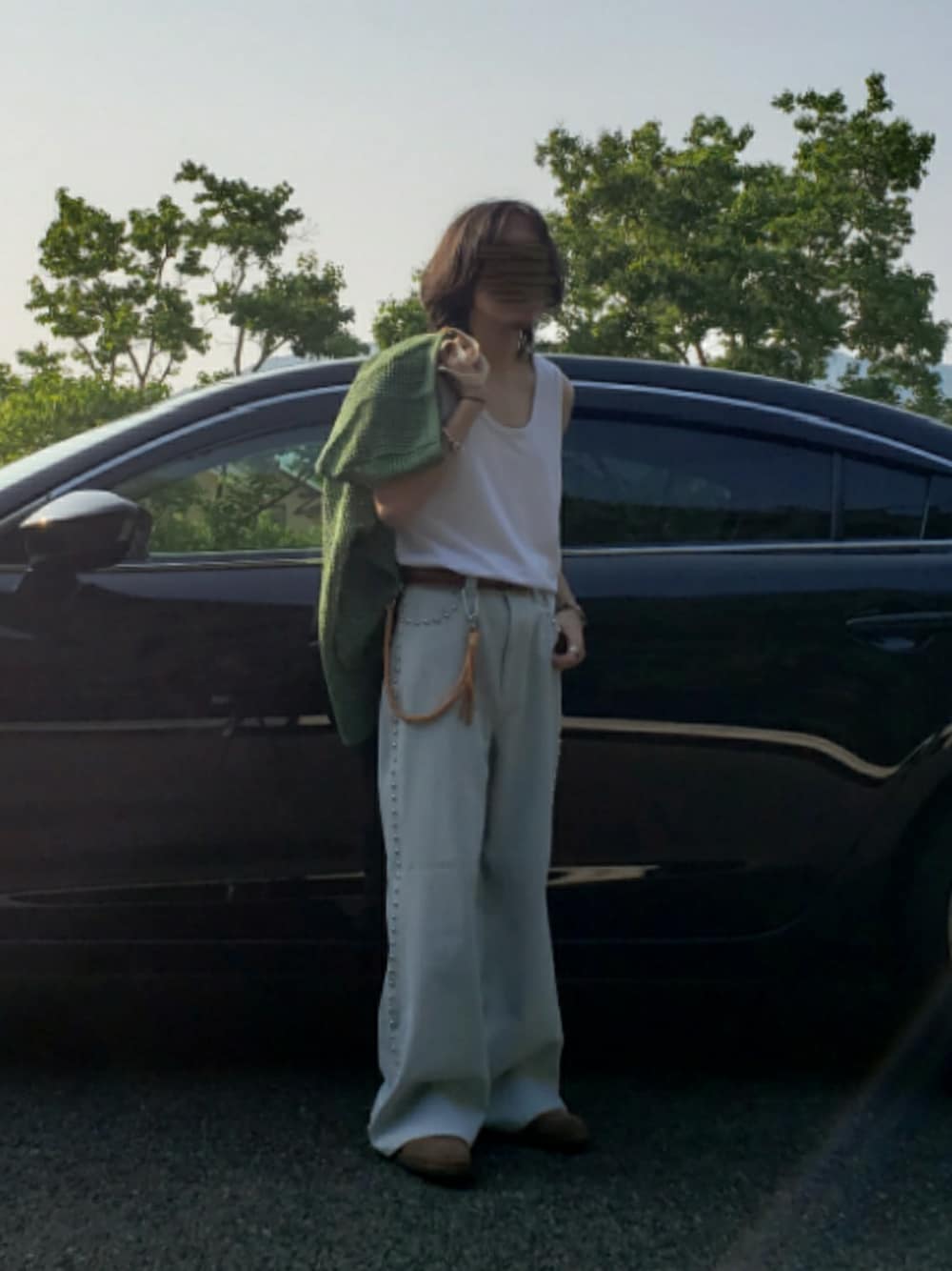 「タンクトップ、GU、GUコーデ、ウォレットチェーン、スタッズ、ARMY TWILL、パーカー、メッシュパーカー、サンダルコーデ、birkenstock、古着、古着コーデ、春コーデ、カジュアルコーデ、大人カジュアル」｜「GUのアイテム（タンクトップ、ホワイト系）」を使った、jerkybobさん（メンズ・165cm）の秋コーディネートの1枚目の写真