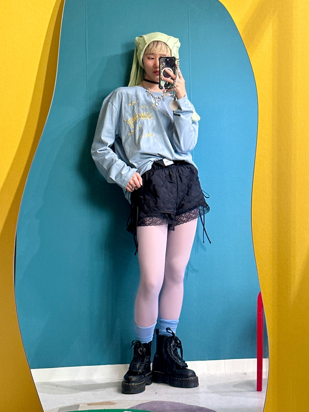 「カラフル、カラフルコーデ、パステルカラー、春コーデ、個性派、ショートパンツ、ブーツ、耳付き帽子、帽子、春色、ロンT」｜「herprahaのアイテム（パンツ、ブラック系）」を使った、yukasai0129さん（レディース・163cm）の春コーディネートの1枚目の写真