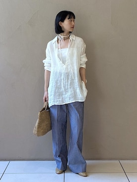 「SALON adam et rope'（サロン アダム エ ロペ）のリネンカラミスキッパーシャツ / イージーケア（シャツ/ブラウス、ホワイト系）」を使った、fukaさん（レディース・165cm）の春コーディネート