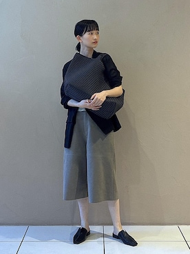 「SALON adam et rope'（サロン アダム エ ロペ）の【W S（ドゥーブル）】レザーフラットミュール（その他シューズ、ブラック系）」を使った、fukaさん（レディース・165cm）の春コーディネート