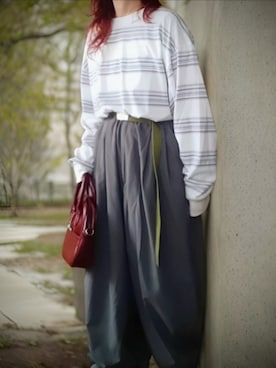 「EMMA CLOTHES（エマクローズ）のオーバーサイズ マルチボーダー ロングスリーブTシャツ EMMA CLOTHES（Tシャツ/カットソー、ホワイト系）」を使った、shominnohoshiさん（レディース・146cm）の春コーディネート