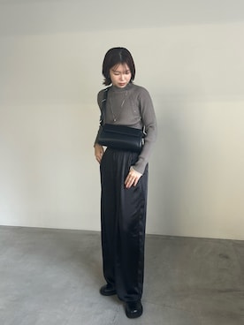 「サテンパンツ」｜「アイテム（スリッポン）」を使った、YUAさん（レディース・162cm）の秋コーディネート