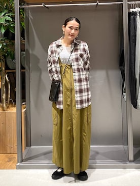 「niko and...（ニコアンド）の[MODE NORM CORE] シャーリングクループルオーバー（Tシャツ/カットソー、ホワイト系）」を使った、hanaさん（レディース・160cm）の秋コーディネート
