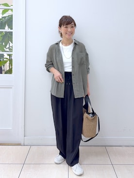 「Dessin（デッサン）の【洗える】シアーカラーシャツ（シャツ/ブラウス、グリーン系）」を使った、Osawaさん（レディース）の春コーディネート