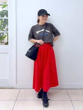 「Dessin（デッサン）の【洗える】オーガニックコットンロゴTシャツ（Tシャツ/カットソー、ブラウン系）」を使った、Osawaさん（レディース）の春コーディネート