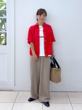 「Dessin（デッサン）の【UVカット/接触冷感】ドロストシャツブラウス（シャツ/ブラウス、レッド系）」を使った、Osawaさん（レディース）の夏コーディネート