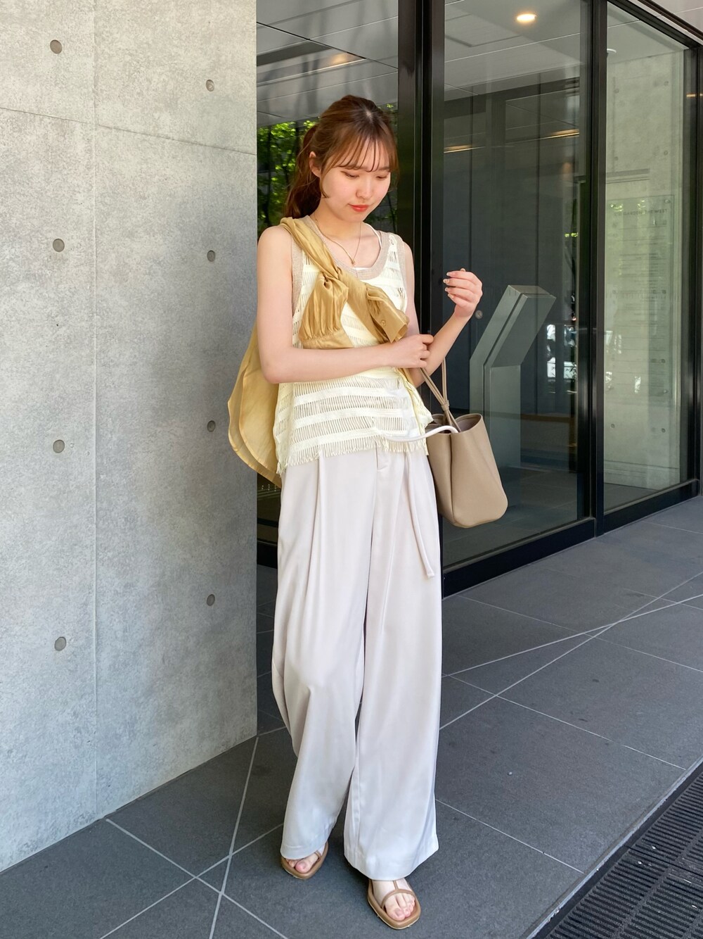 yu _lemageさんの「チューブベルトパンツ（CAPRICIEUX LE'MAGE）」を使ったコーディネートの1枚目の写真