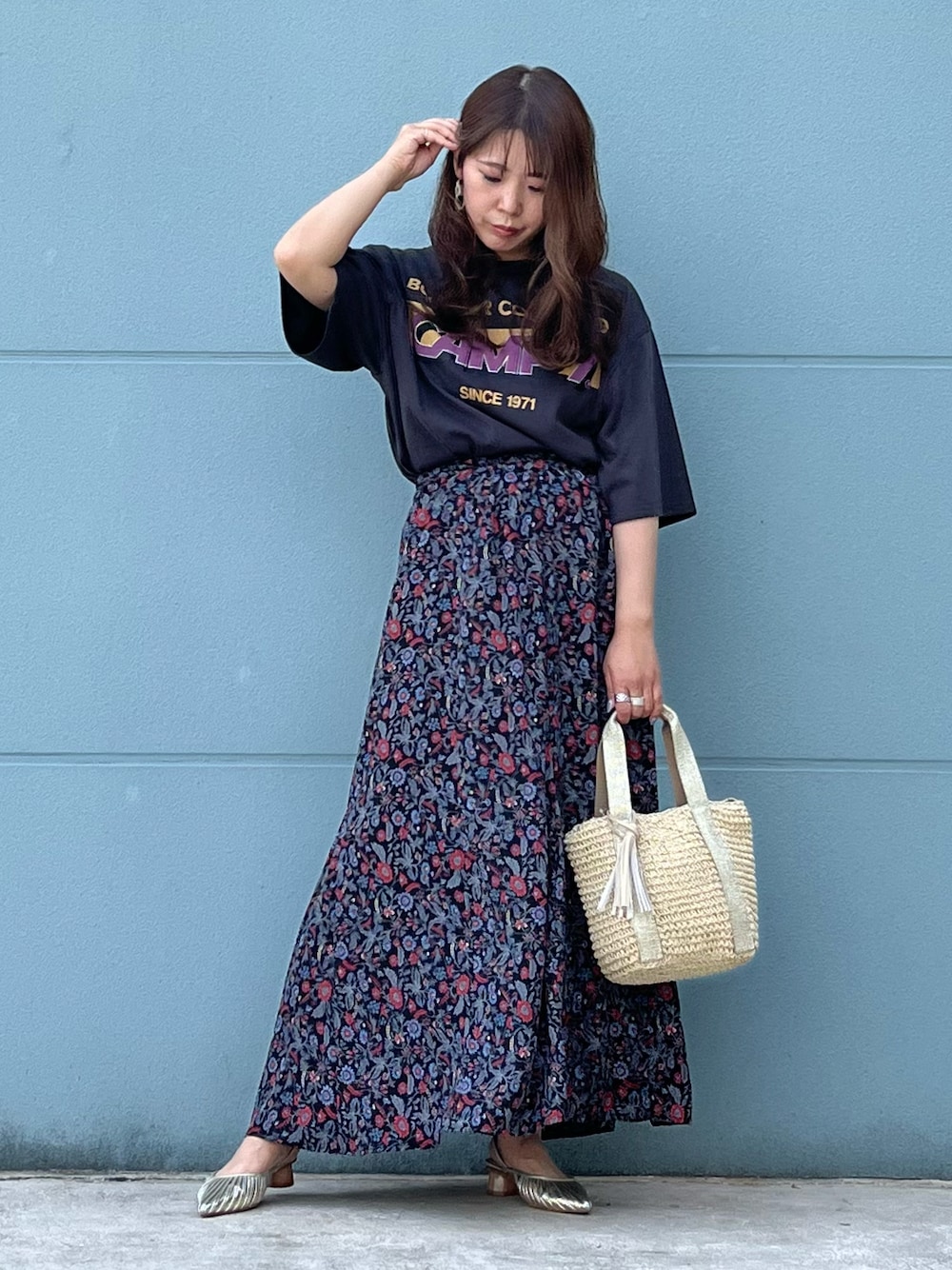 「オトナ女子、オトナカワイイ、おしゃれさんと繋がりたい、休日スタイル、花柄スカート、エスニック柄、スカートコーデ、楽チンコーデ、夏だ！Tシャツ着よう！、低身長コーデ」｜「HONEYSUCKLE ROSEのアイテム（バッグ、ホワイト系）」を使った、ちいさん（レディース・156cm）の春コーディネートの1枚目の写真