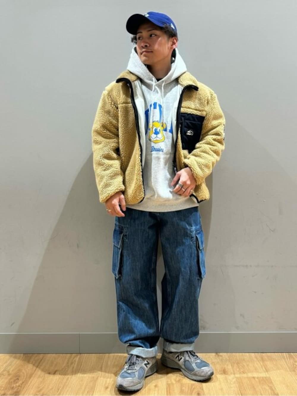 「スウェット、冬コーデ、もこもこ、ボアジャケット、シンプルコーデ、カジュアルコーデ、冬アウター」｜「CAMP7の【CAMP7】スタンドボアジャケット（ブルゾン、ベージュ系）」を使った、Rightonさん（メンズ・160cm）の冬コーディネートの1枚目の写真