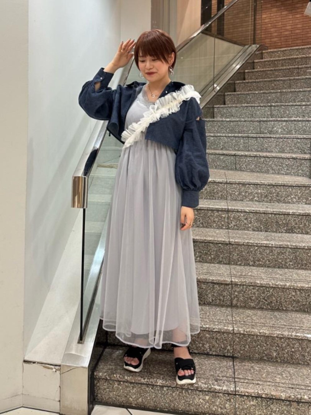 「デニム、フェミニン、MAJESTIC LEGON、キャミワンピ、マジェスティックレゴン、高身長、大人ファッション、スポサン、骨格ストレート、シャツ 」｜「MAJESTIC LEGONのクロスボリュームスポサン（サンダル、ブラック系）」を使った、mihopon ♡さん（レディース・161cm）の夏コーディネートの1枚目の写真