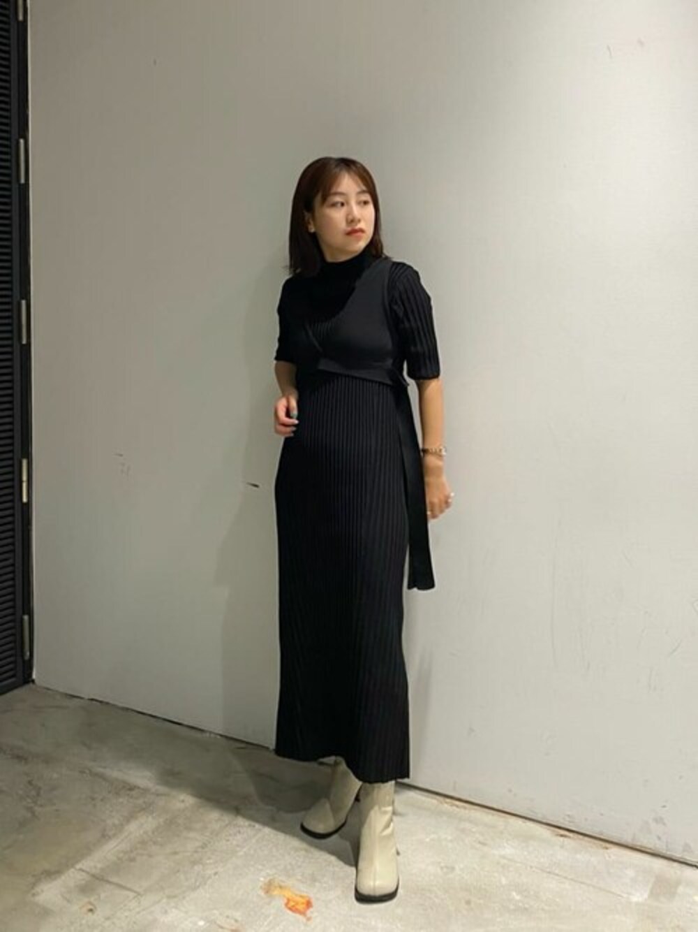 「ワンピース、ブラック、オールブラック、モノトーン、シンプルコーデ、低身長、オトナカジュアル、秋コーデ、オトナ女子、低身長女子」｜「UNITED TOKYOのビスチェコンビブワンピース（ワンピース、ブラック系）」を使った、Yukaさん（レディース・152cm）の夏コーディネートの1枚目の写真