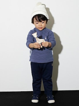 「Sophie la girafe（ソフィーラジラフ）のアイテム（パンツ）」を使った、kladskap　クレードスコープさん（キッズ・91cm）の冬コーディネート