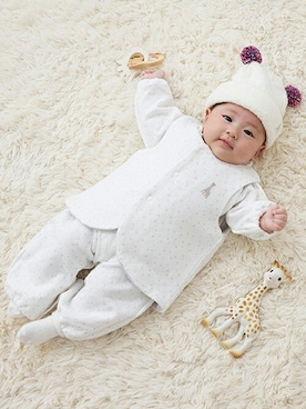 「Sophie la girafe（ソフィーラジラフ）のアイテム（トップス）」を使った、kladskap　クレードスコープさん（キッズ・56cm）の秋コーディネート