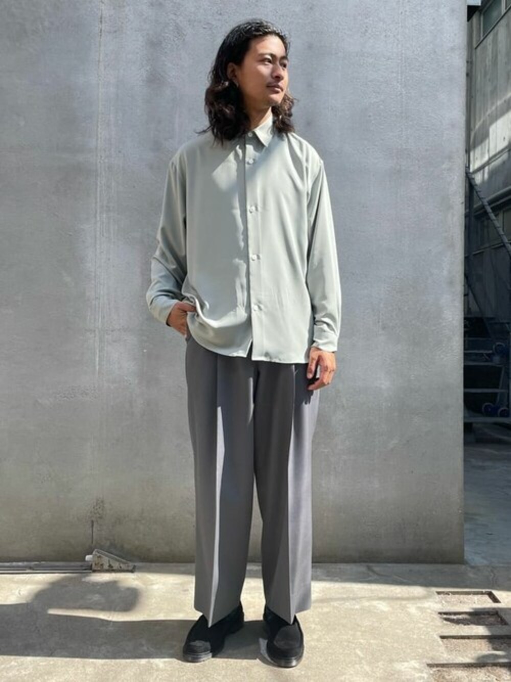 「#春コーデ、#新作、#今日のコーデ」｜「PUBLIC TOKYOのサテンライクシルキートロミRelaxシャツ（シャツ/ブラウス、グリーン系）」を使った、SHINさん（メンズ・179cm）の春コーディネートの1枚目の写真