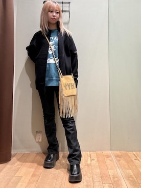「HYSTERIC GLAMOUR（ヒステリックグラマー）のロゴスタッズ フリンジミニバッグ（ショルダーバッグ）」を使った、hzktoさん（レディース・161cm）の秋コーディネート