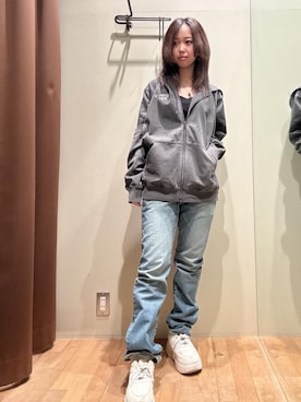 「HYSTERIC GLAMOUR（ヒステリックグラマー）のHYS SP加工 スリムストレートデニムパンツ（デニムパンツ、ブルー系）」を使った、hzktoさん（レディース）の春コーディネート