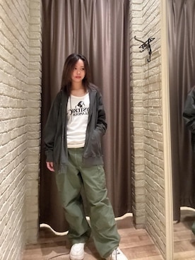 「HYSTERIC GLAMOUR（ヒステリックグラマー）の6ポケットカーゴパンツ（カーゴパンツ、グリーン系）」を使った、hzktoさん（レディース）の夏コーディネート