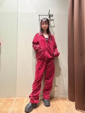 「アイテム（スウェットパンツ、レッド系）」を使った、hzktoさん（レディース・161cm）の秋コーディネート