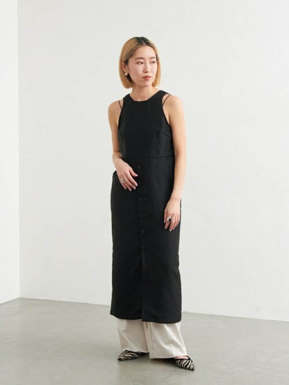 【詩人サンエイ】GRISEポインテッドコンビストラップスリングバック GRISE（グリーズ）の「GRISEポインテッドコンビストラップ