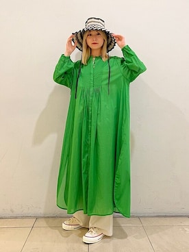 「SHIPS（シップス）の〈手洗い可能〉 ピンタック 羽織り ワンピース◇（ワンピース、グリーン系）」を使った、中島さん（レディース・154cm）の春コーディネート