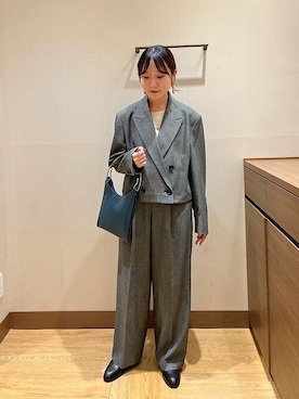 「アイテム（トートバッグ、ブルー系）」を使った、中島さん（レディース・154cm）の秋コーディネート